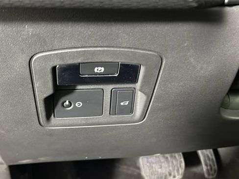 Used 2018 Land Rover Range Rover Velar S AWD/4WD image 19