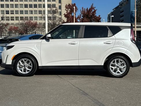 Used 2023 Kia Soul LX w/ LX Technology Package image 7
