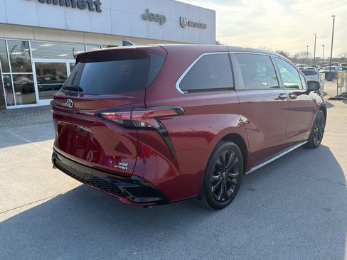 Used 2021 Toyota Sienna XSE image 6