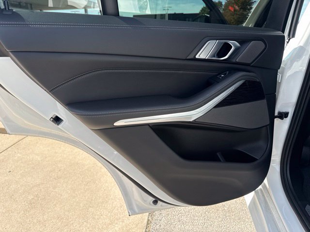 Certified 2024 BMW X5 xDrive40i w/ M Sport Package AWD/4WD image 8