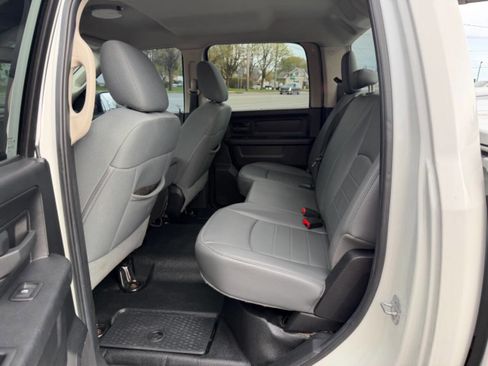 Used 2014 RAM 1500 4x4 Crew Cab w/ Remote Start & Security Group image 17
