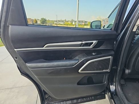 Used 2020 Kia Telluride LX AWD/4WD image 13
