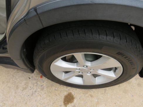 Used 2014 Subaru Outback 2.5i Premium w/ Moonroof Package AWD/4WD image 19