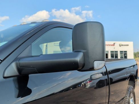 Used 2018 RAM 2500 Tradesman w/ Chrome Appearance Group AWD/4WD image 9