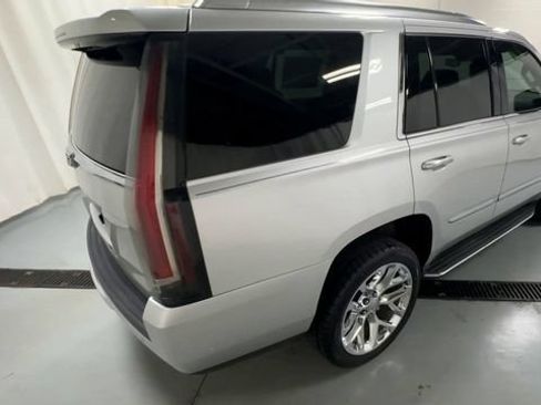 Used 2020 Cadillac Escalade Premium Luxury AWD/4WD image 8