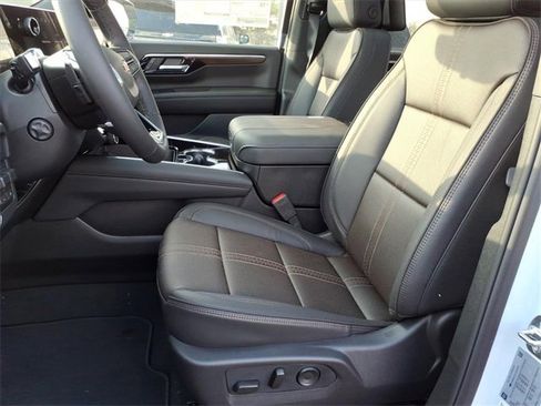 New 2026 Chevrolet Suburban High Country image 6