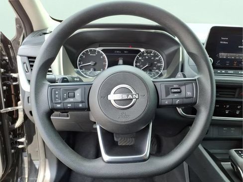 Used 2024 Nissan Rogue S AWD/4WD image 22