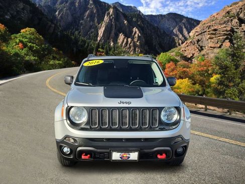 Used 2016 Jeep Renegade Trailhawk w/ Premium Trailhawk Package AWD/4WD image 6
