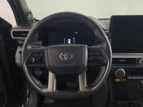Used 2025 Toyota 4Runner TRD Off-Road Premium AWD/4WD image 14