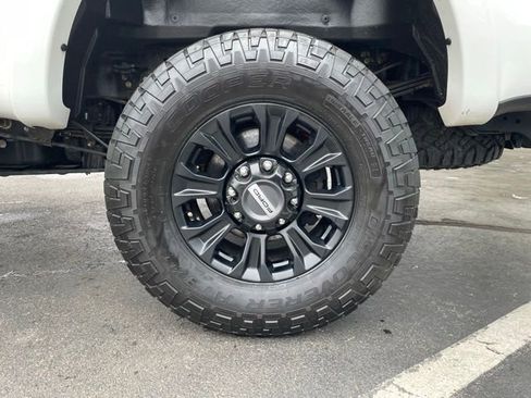 Used 2022 Ford F350 Platinum w/ Tremor Off-Road Package AWD/4WD image 33