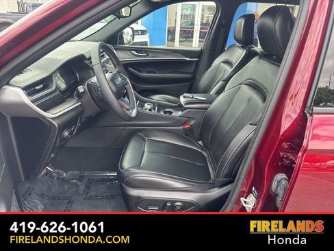 Used 2024 Jeep Grand Cherokee Limited AWD/4WD image 13