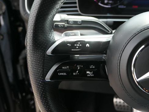 Used 2025 Mercedes-Benz GLS 450 4MATIC image 13