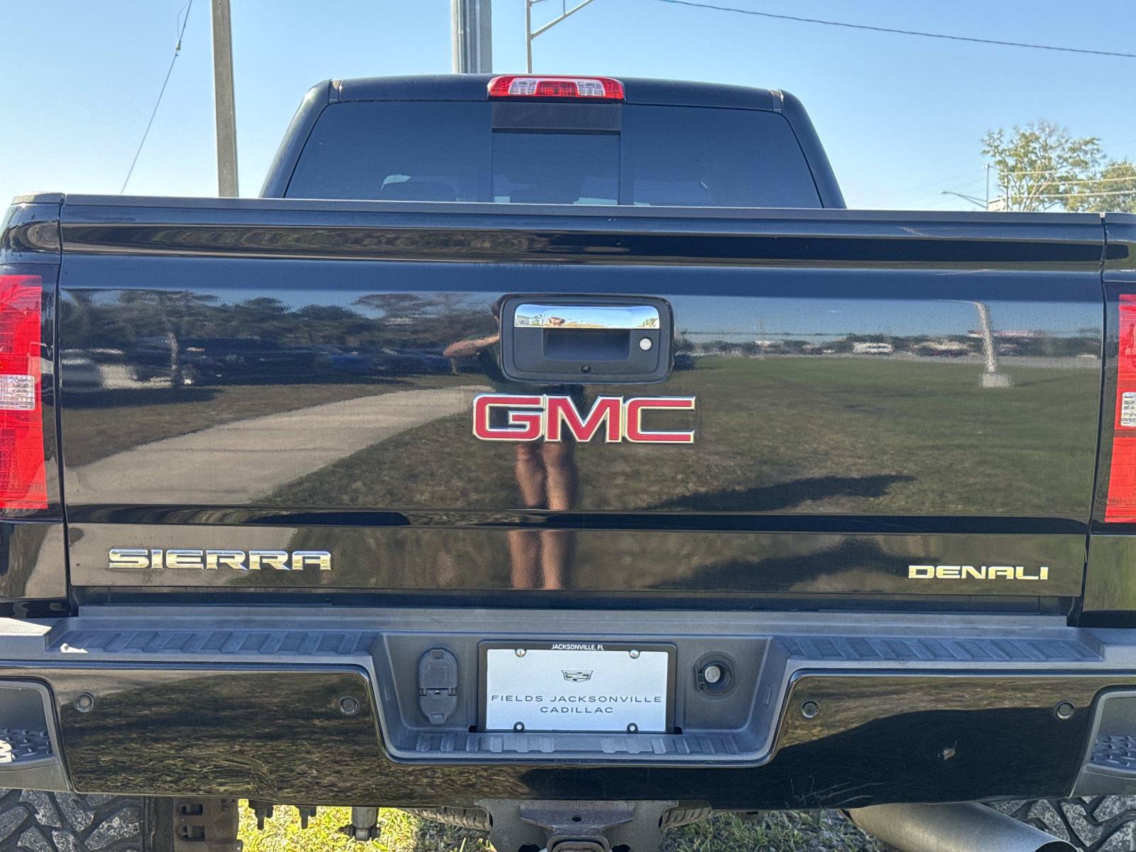Used 2017 GMC Sierra 2500 Denali w/ Duramax Plus Package AWD/4WD image 9