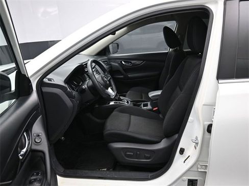 Used 2017 Nissan Rogue SV image 9