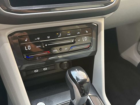 Certified 2022 Volkswagen Tiguan SE R-Line image 23