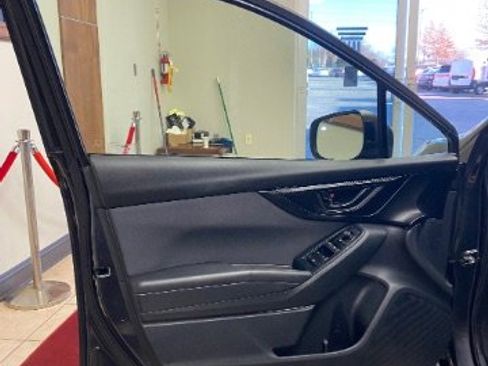 Used 2019 Subaru Crosstrek 2.0i Premium w/ Moonroof Package image 18