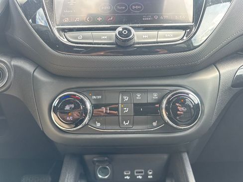Used 2022 Chevrolet TrailBlazer LT w/ Convenience Package FWD image 18