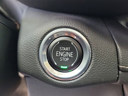 Used 2022 Buick Envision Essence w/ Technology Package I image 29