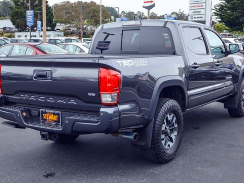 Used 2017 Toyota Tacoma TRD Off-Road w/ Premium & Technology Package AWD/4WD image 20