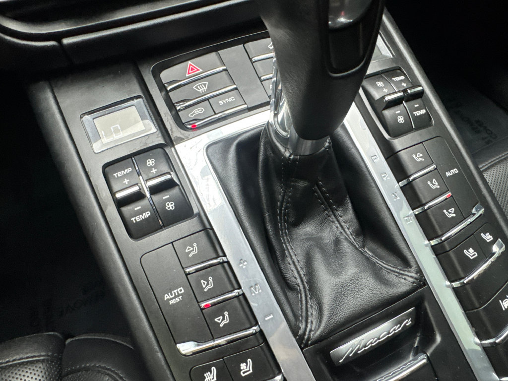 Used 2020 Porsche Macan Turbo AWD/4WD image 70