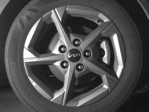 Used 2025 Kia K4 LXS image 13