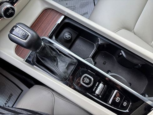 Used 2019 Volvo S60 T6 Momentum w/ Premium Package image 29