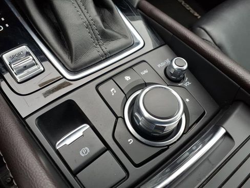 Used 2018 MAZDA MAZDA3 Touring image 18