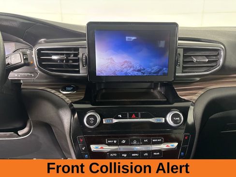 Used 2024 Ford Explorer Limited image 17