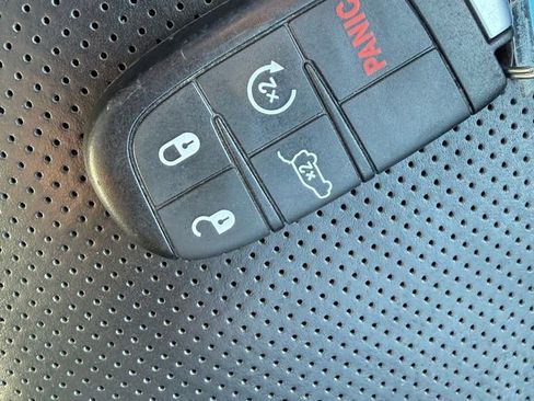 Used 2019 Jeep Grand Cherokee Limited w/ Luxury Group II image 27