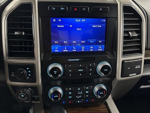 Used 2020 Ford F150 Lariat w/ Equipment Group 502A Luxury AWD/4WD image 20