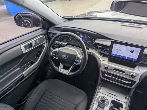 Used 2021 Ford Explorer XLT image 32