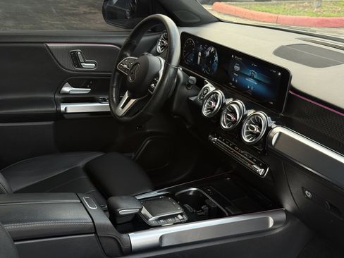 Used 2021 Mercedes-Benz GLB 250 w/ Premium Package image 15