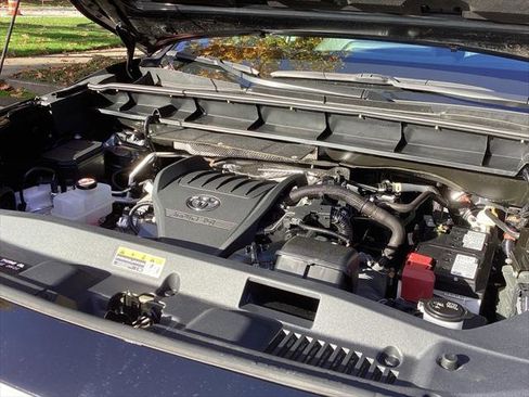 Certified 2024 Toyota Highlander XLE image 25