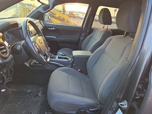 Used 2019 Toyota Tacoma TRD Sport AWD/4WD image 6