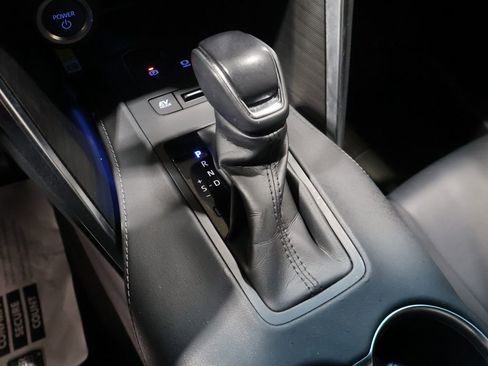 Used 2022 Toyota Venza XLE image 31