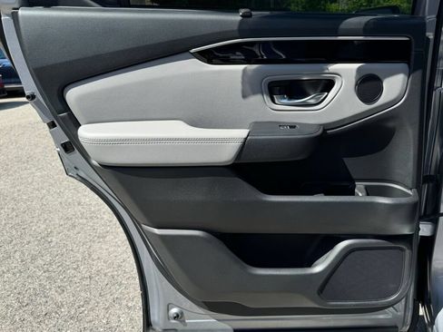 Used 2023 Honda Pilot Touring image 16