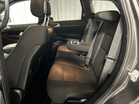Used 2021 Jeep Grand Cherokee Laredo AWD/4WD image 23