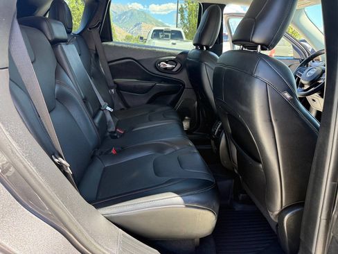 Used 2021 Jeep Cherokee Trailhawk w/ Technology Group AWD/4WD image 20