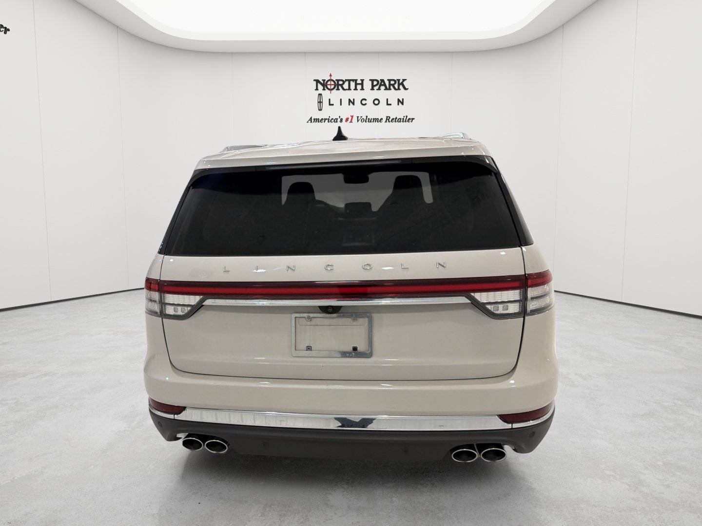 Used 2024 Lincoln Aviator Reserve w/ Equipment Group 201A RWD image 4