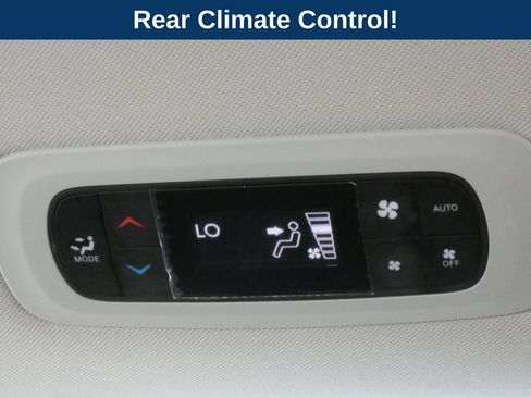 Used 2023 Chrysler Pacifica Touring-L FWD image 39