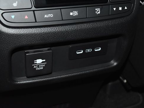 Used 2025 Honda Pilot Elite image 24