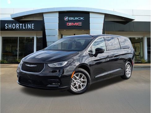 Used 2025 Chrysler Pacifica Select FWD image 8