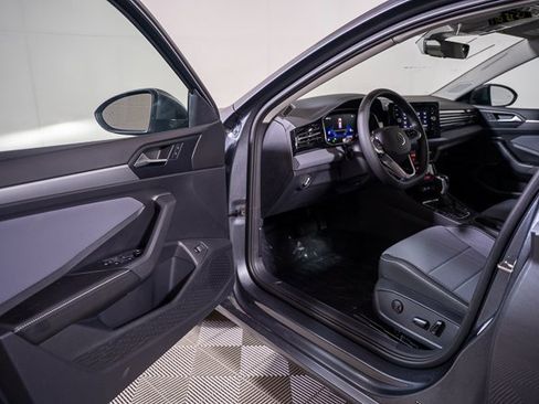 New 2025 Volkswagen Jetta SE image 9