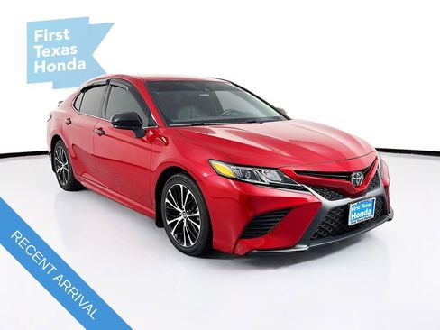 Used 2019 Toyota Camry L image 1