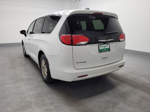 Used 2022 Chrysler Voyager LX FWD image 5