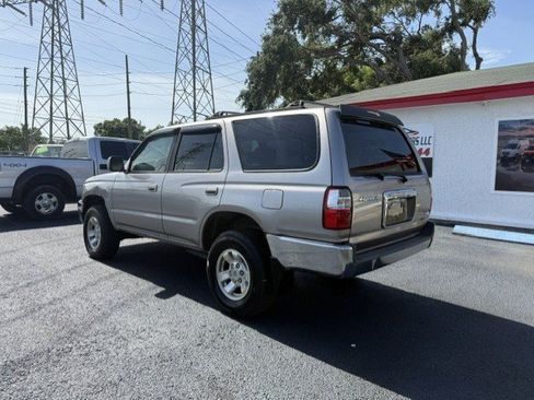 Used 2002 Toyota 4Runner SR5 RWD image 6