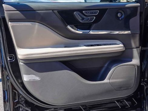 Used 2020 Lincoln Corsair Reserve image 18