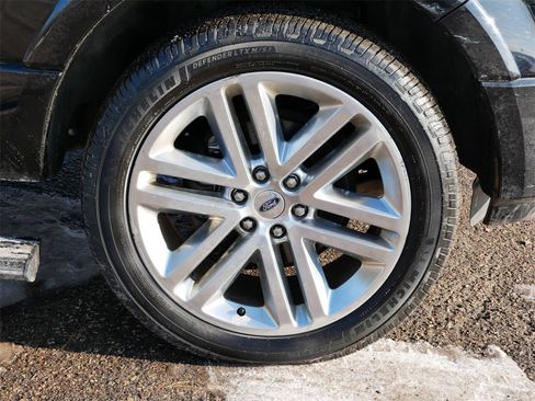 Used 2017 Ford Expedition EL Platinum image 7