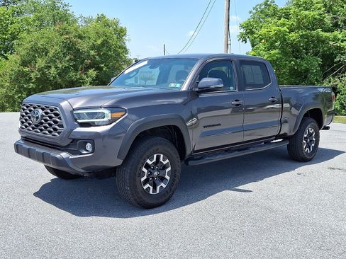 Certified 2023 Toyota Tacoma TRD Off-Road w/ Technology Package AWD/4WD image 3