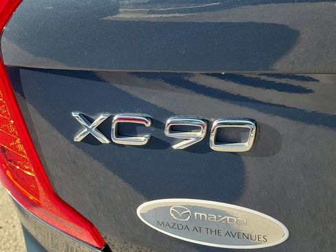 Used 2022 Volvo XC90 T6 Momentum w/ Protection Package image 7